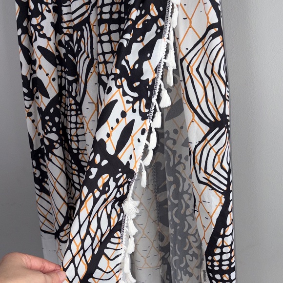 💥2/$33💥 SHEIN White Maxi Skirt with Black Floral & Gold Print - Picture 5 of 10